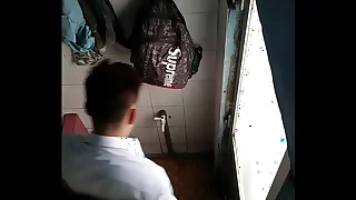 quay lén trai cu bự và trắng tắm ở phòng gym quận Tân Phú